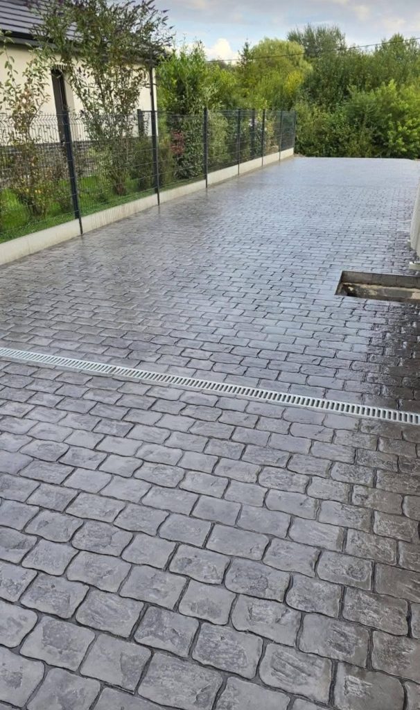 Terrasse sur mesure réalisé par RMS Béton Imprimé à Perpignan