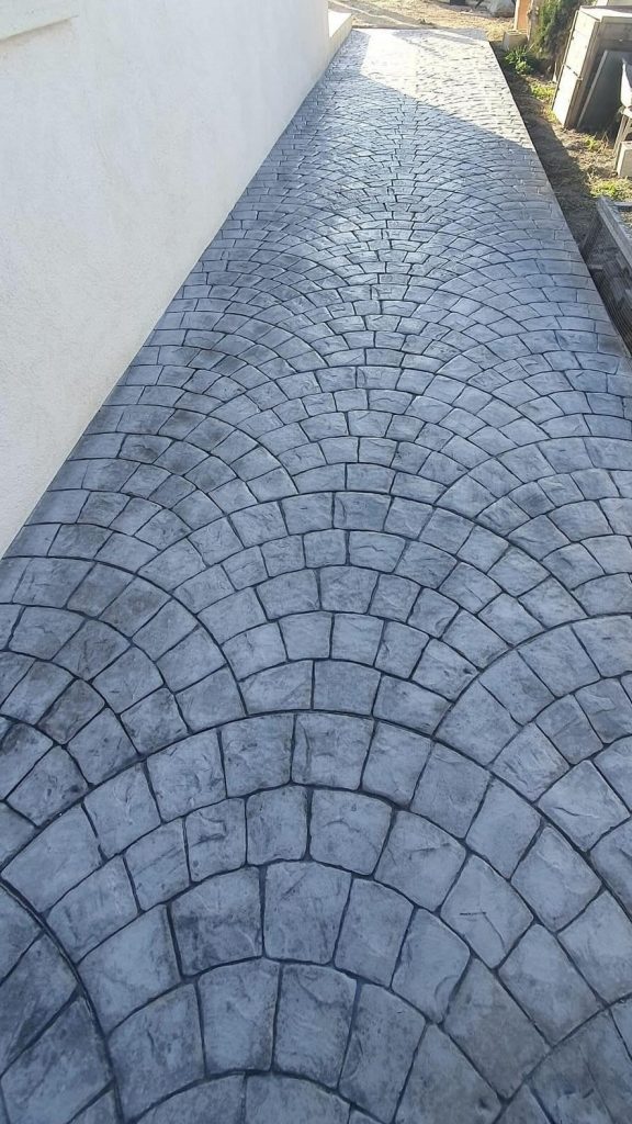 Terrasse pour client réalisé par RMS Béton Imprimé à Perpignan