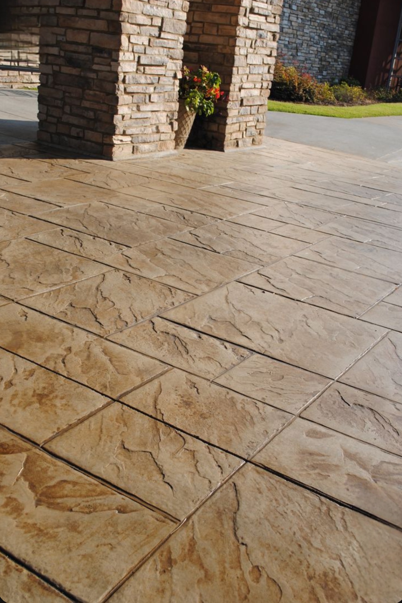 Allée en béton imprimé imitation pavés à Perpignan Pyrénées-Orientales