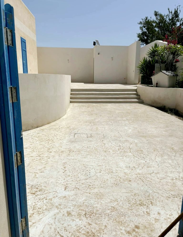 Allée piétonne en béton imprimé décoratif à Perpignan