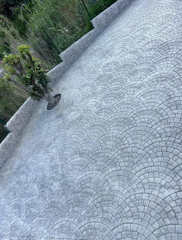 Cour d’immeuble en béton imprimé à Perpignan 66