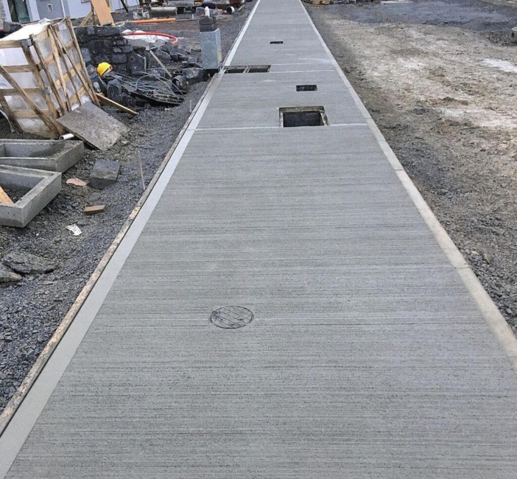 Béton imprimé moderne pour entrée de garage à Perpignan